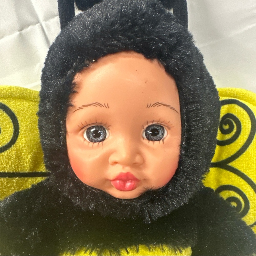 Charming Bumblebee Doll - Black and Yellow - Picture 7 of 7